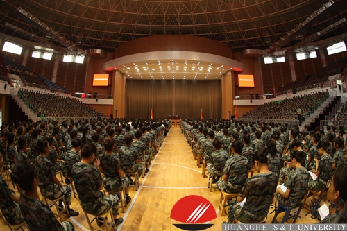 e 2019年9月3日新体育馆胡董事长给新生做报告 (5) 2019年9月3日新体育馆胡董事长给新生做报告 (5)3.jpg